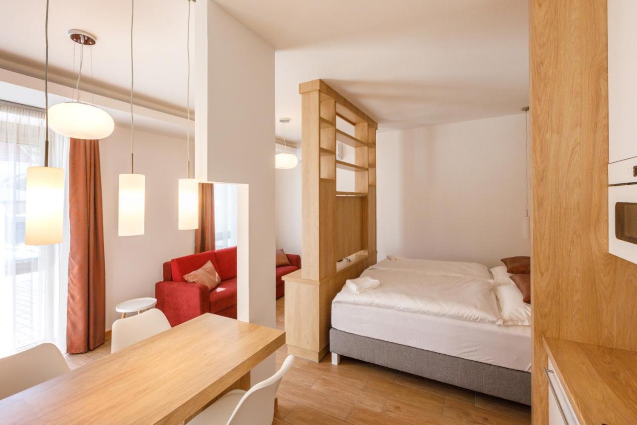 La Bella Centrum Apartmanok Piros/Sarga Hévíz Dış mekan fotoğraf