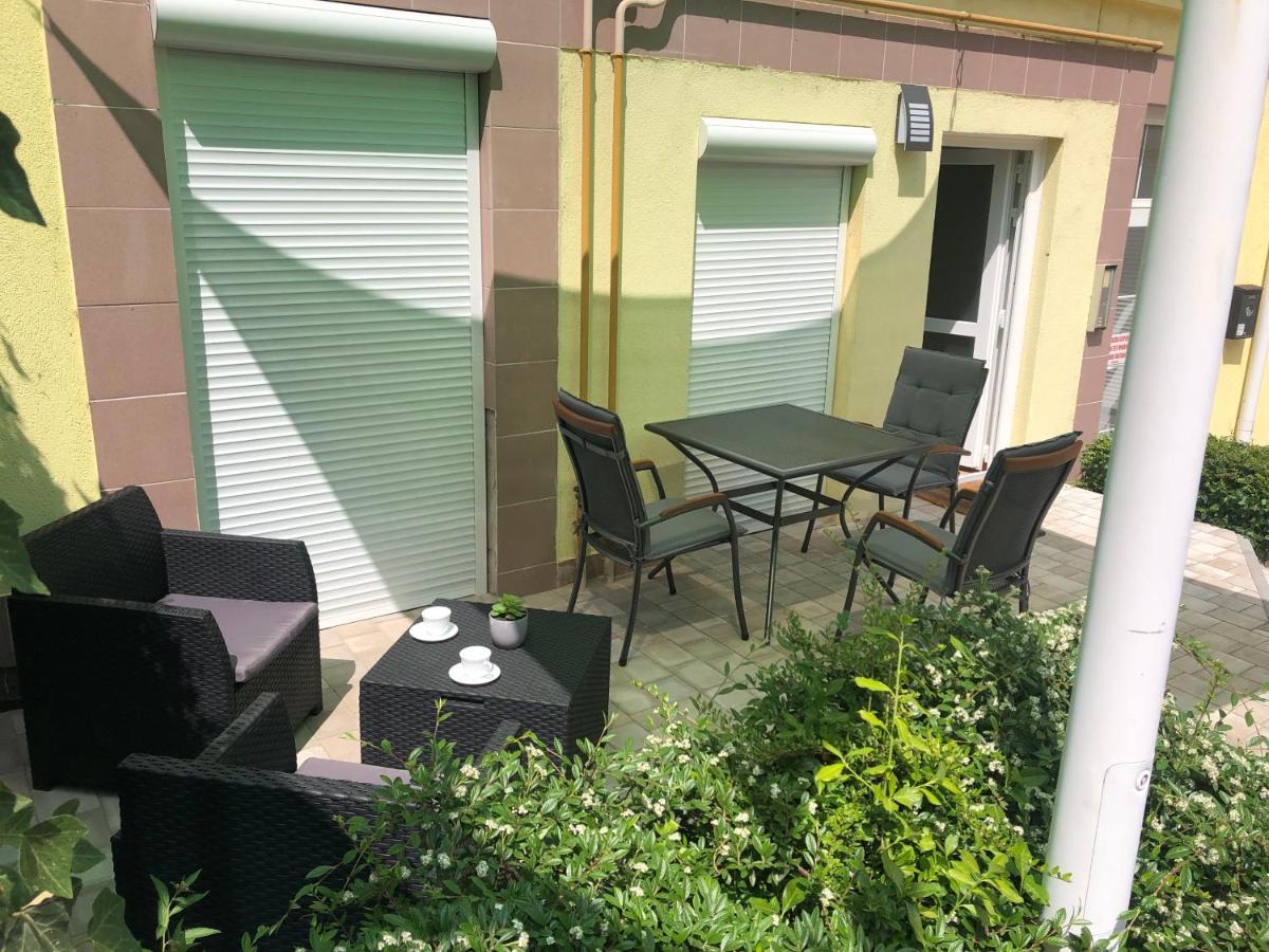 La Bella Centrum Apartmanok Piros/Sarga Hévíz Dış mekan fotoğraf